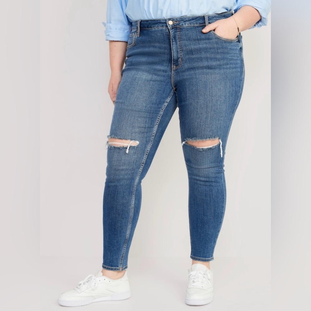 NWT Old Navy Rockstar Super Skinny Distressed Jeans - Size 26